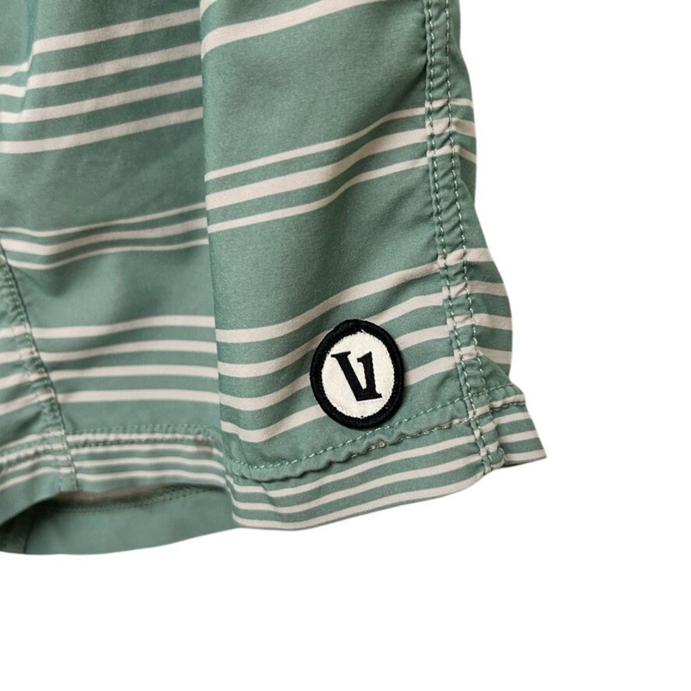 Vuori‎ Men's Green Striped Kore Drawstring Pockets 9" Hybrid Boardshorts Size S - Picture 3 of 6